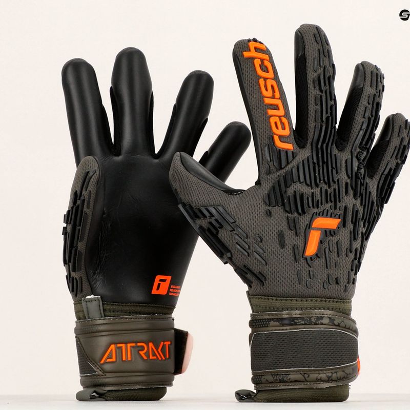 Brankářské rukavice Reusch Attrakt Freegel Silver zeleno-oranžové 10