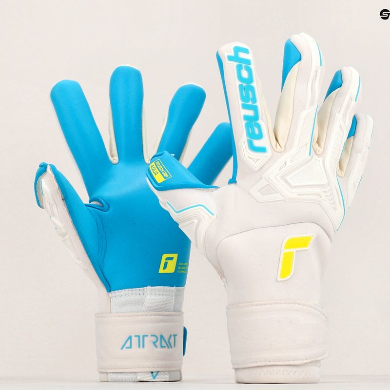 Reusch Attrakt Freegel Aqua Větruodolné brankářské rukavice bílé 5270459 8