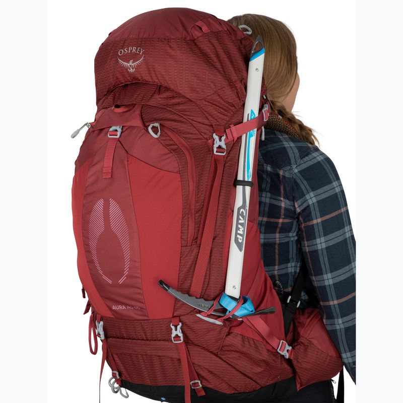 Dámský trekový  batoh Osprey Aura AG 65 l M-L berry sorbet red 9