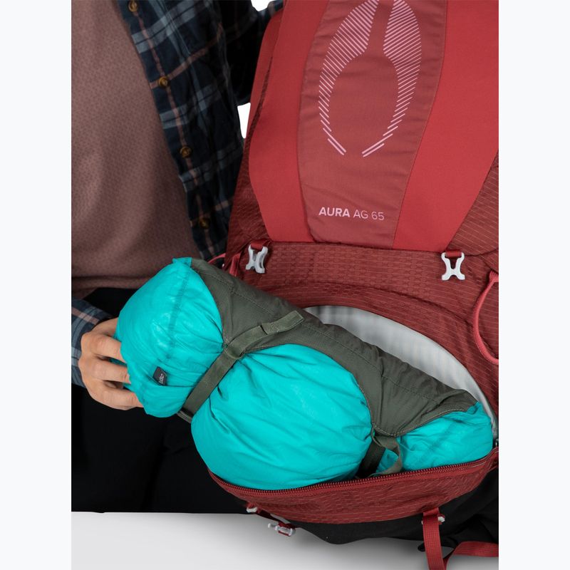 Dámský trekový  batoh Osprey Aura AG 65 l M-L berry sorbet red 12