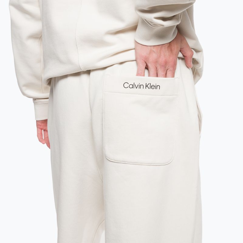 Pánské tréninkové šortky Calvin Klein 7" Knit 67U chalk 4