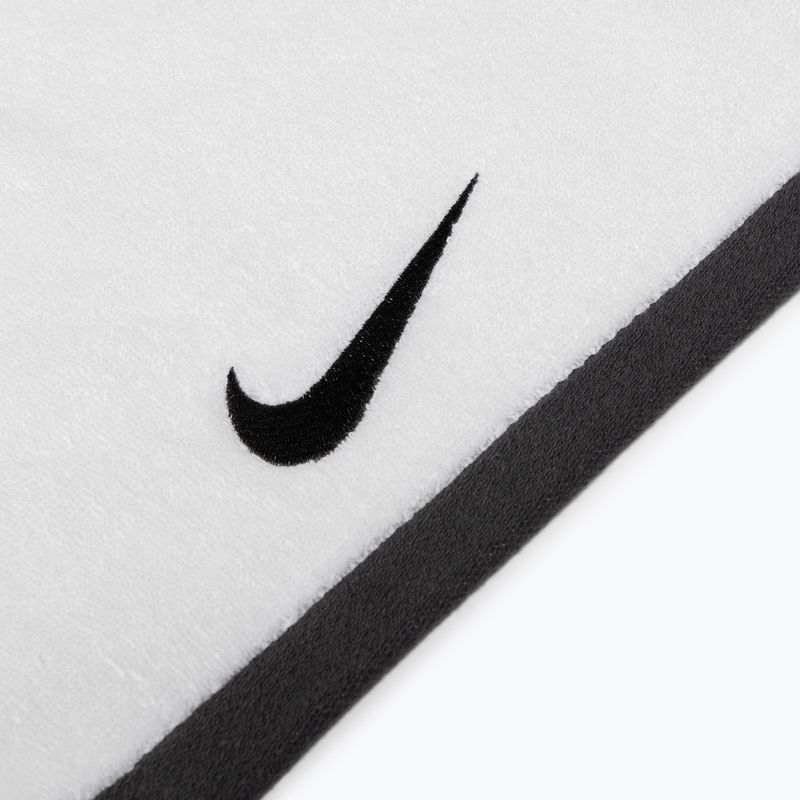 Nike Fundamental Large ručník bílý N1001522-101 3