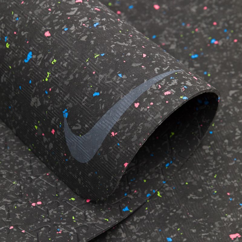 Podložka na jógu Nike Move 4 mm černá N1003061-997 4