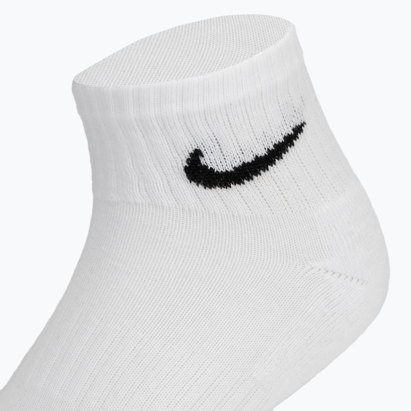 Nike Everyday Cushioned Kotníkové ponožky 3 páry bílé/černé 4