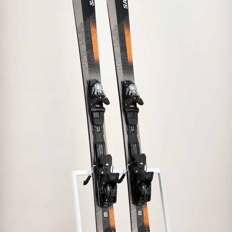 Sjezdové lyže Salomon Stance 84 + M12 GW black/neon orange/dove 13