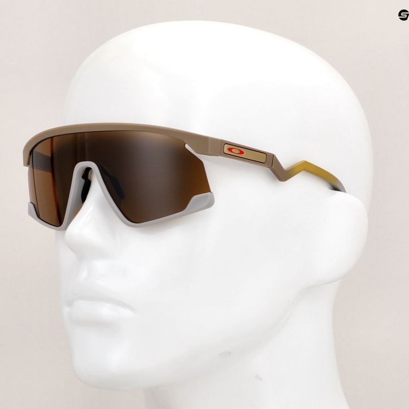 Sluneční brýle Oakley Bxtr Patrick Mahomes II matte terrain tan/prizm tungsten 12