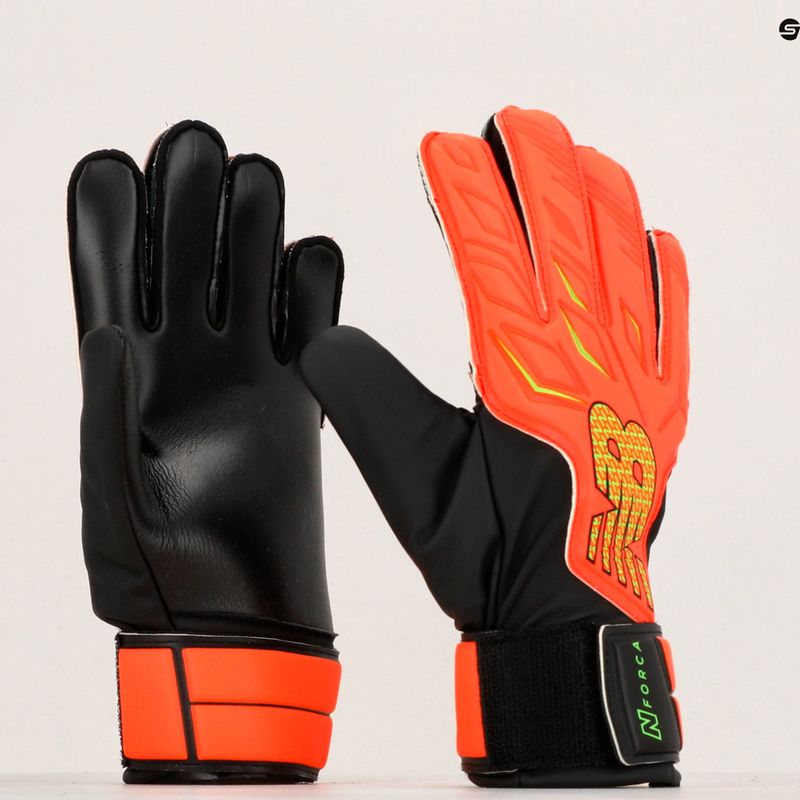 Dětské brankářské rukavice New Balance Forca Replica Junior orange/black 5