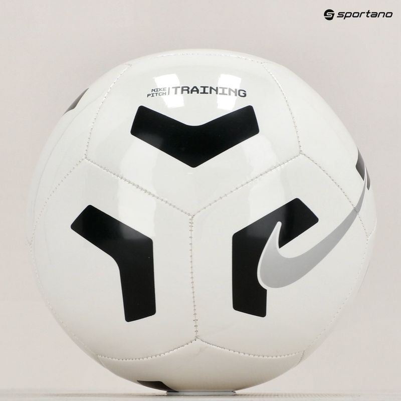 Fotbalový míč Nike Pitch Training white/black/silver velikost 4 6