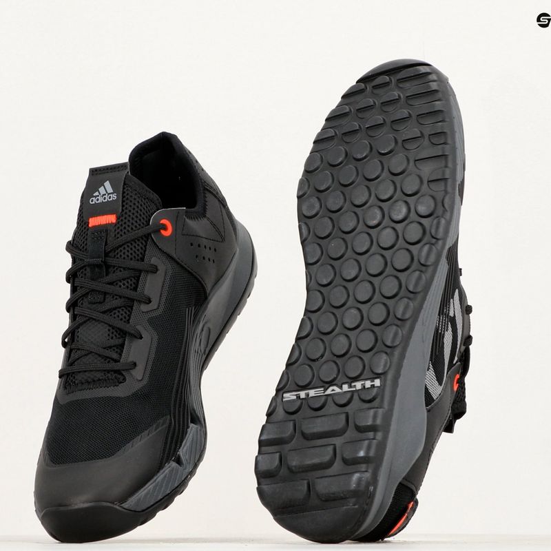 Dámská cyklistická obuv adidas FIVE TEN Trailcross LT core black/grey two/solar red na platformě 13