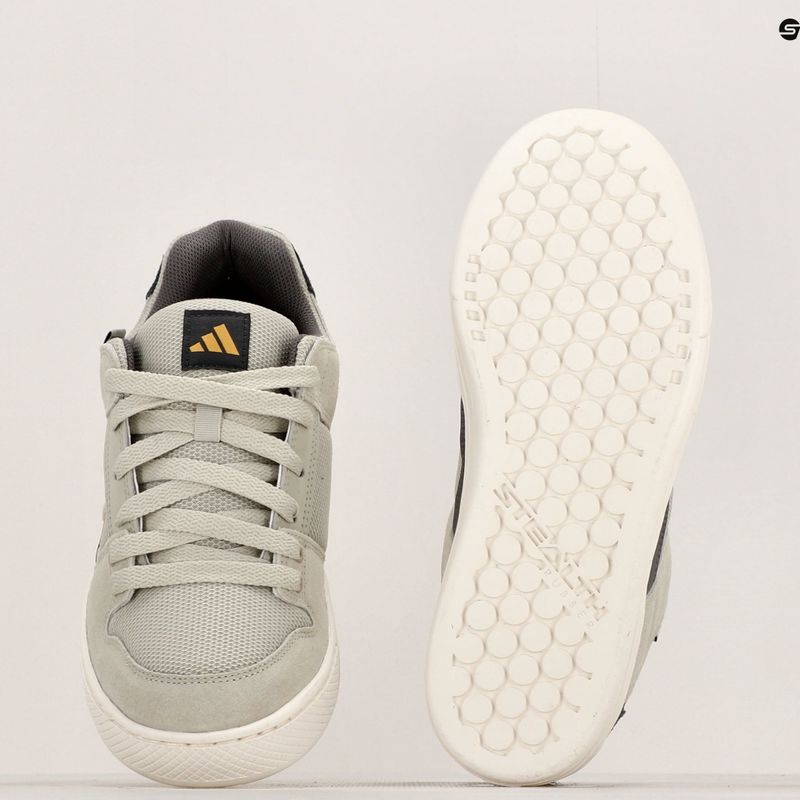 Pánská cyklistická obuv adidas FIVE TEN Freerider putty grey/carbon/oat na platformě 10