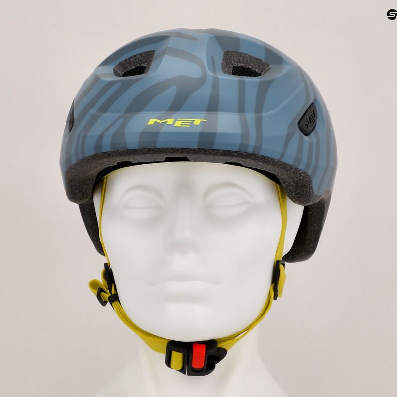 Dětská cyklistická helma  MET Hooray blue zebra matt 9
