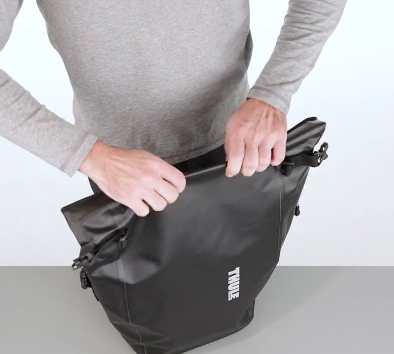 Brašny na nosič Thule Shield Pannier 13L modré 3204206 5