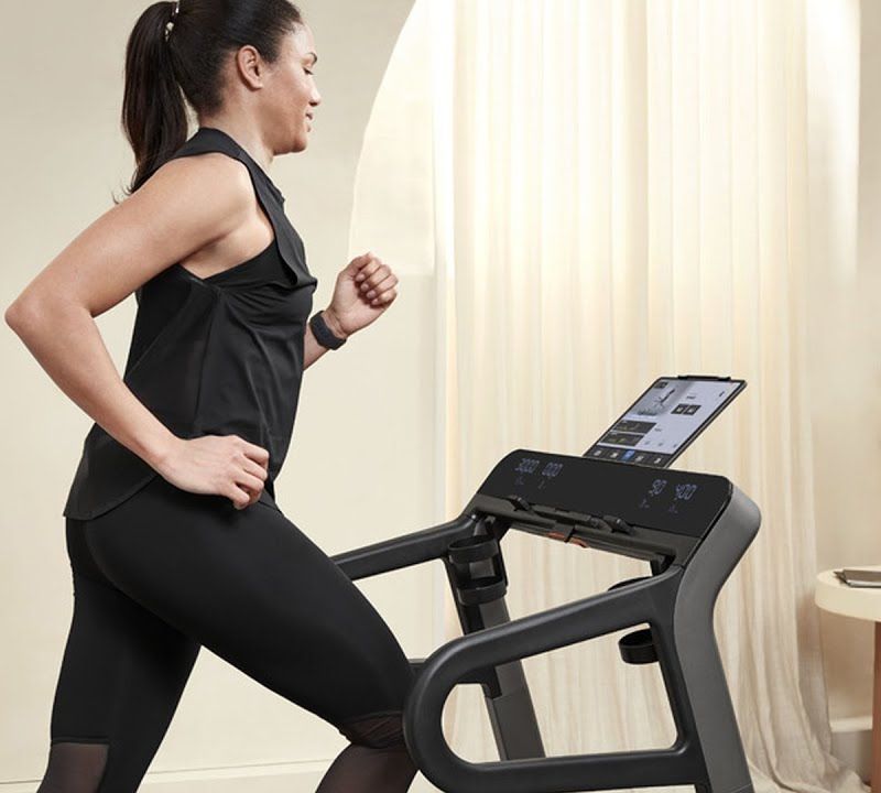 Elektrický běžecký pás Technogym MyRun černý DCKA2B00FS00DN2S 13