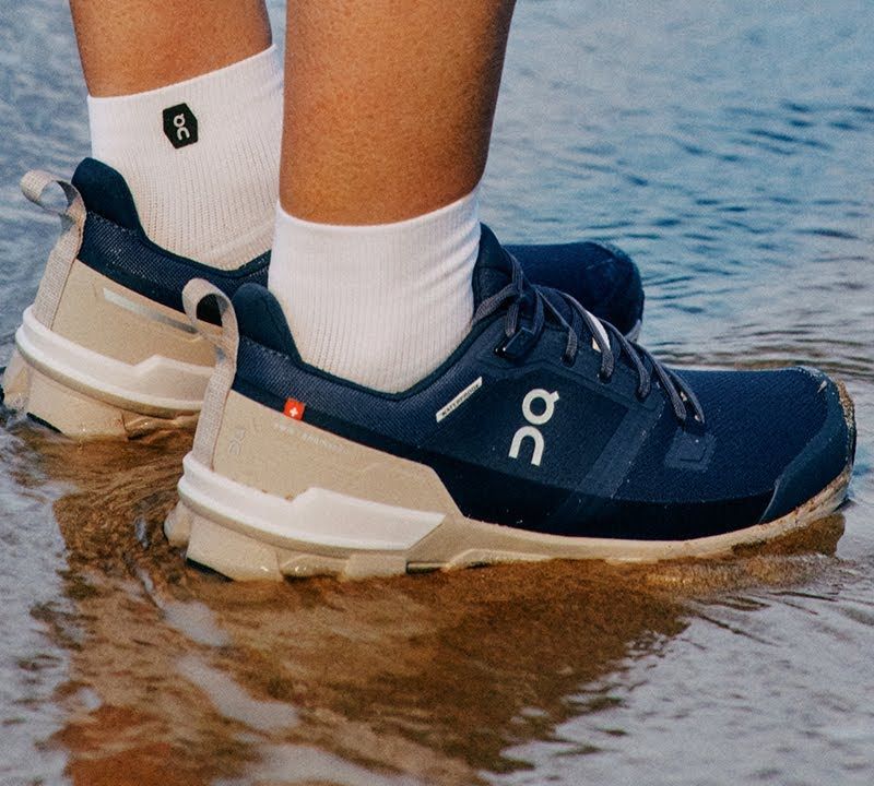 Dámské trekové boty ON Cloudwander Waterproof navy blue 7398572 14