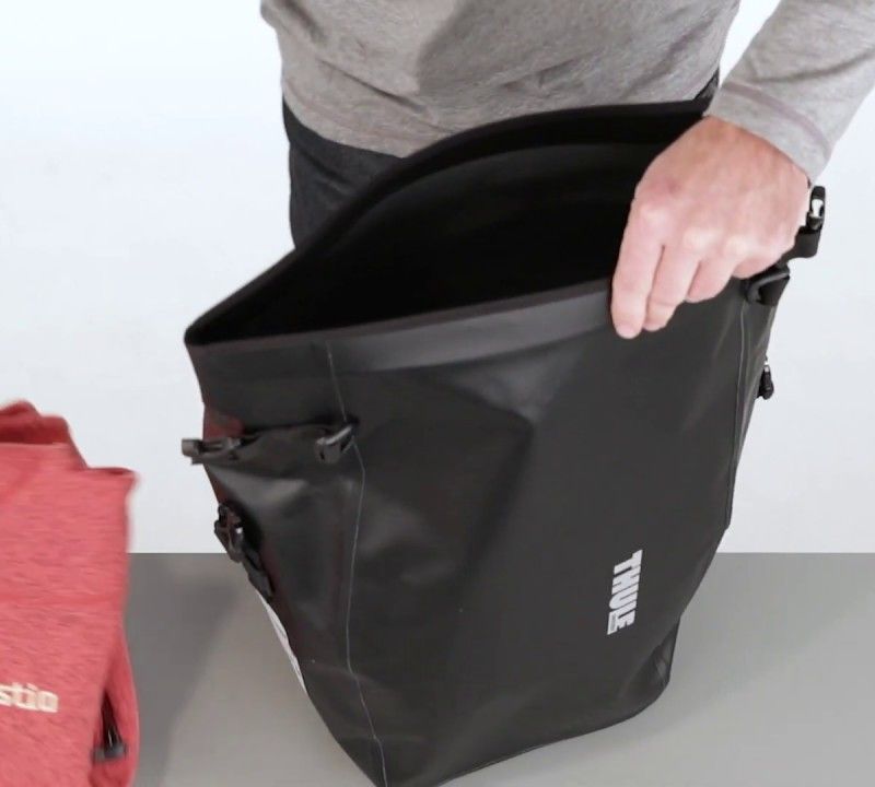 Brašny na nosič Thule Shield Pannier 25L modré 3204210 4