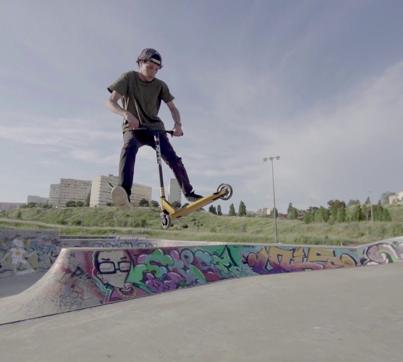 Street Surfing Stunt Scooter Ripper červeno-stříbrný freestyle skútr 9