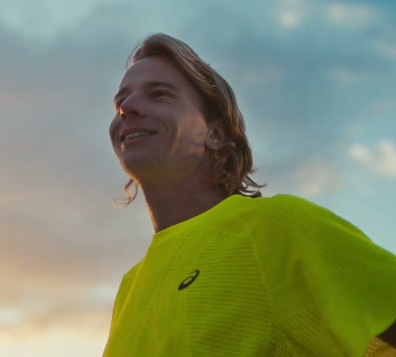 Dámské běžecké boty ASICS Novablast 4 Paris cool matcha/safety yellow 13