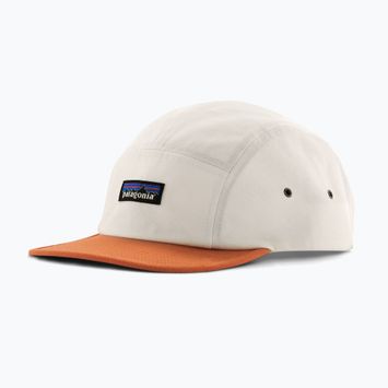 Kšiltovka Patagonia P-6 Label Maclure birch white w/rock melon