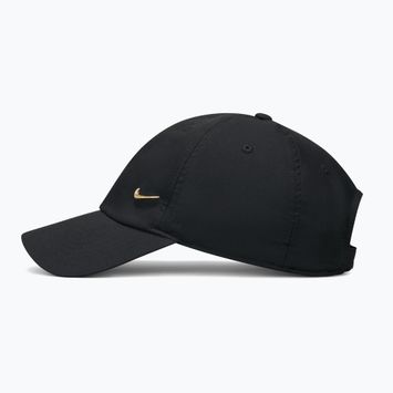 Kšiltovka Nike Dri-Fit Club Unstructured Metal Swoosh 2026 black/metallic gold