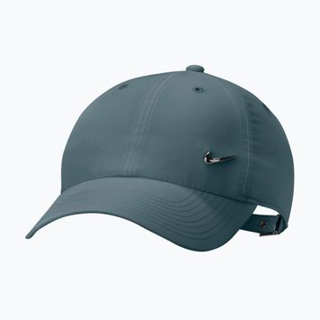 Kšiltovka Nike Dri-Fit Club Unstructured Metal Swoosh mineral Mineral slate/metallic silver