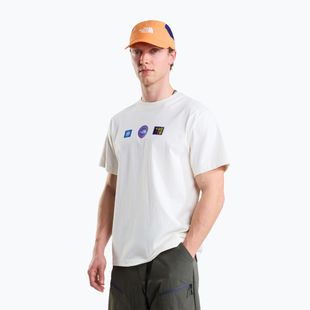 Pánské tričko na lezení The North Face Explorer Badges RLX SS Tee Graphic white dune