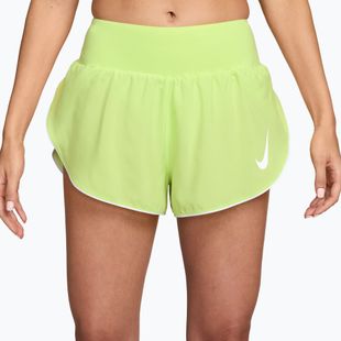 Dámské běžecké šortky Nike Tempo Swoosh Dri-Fit Mid-Rise Brief-Lined light lemon twist/white