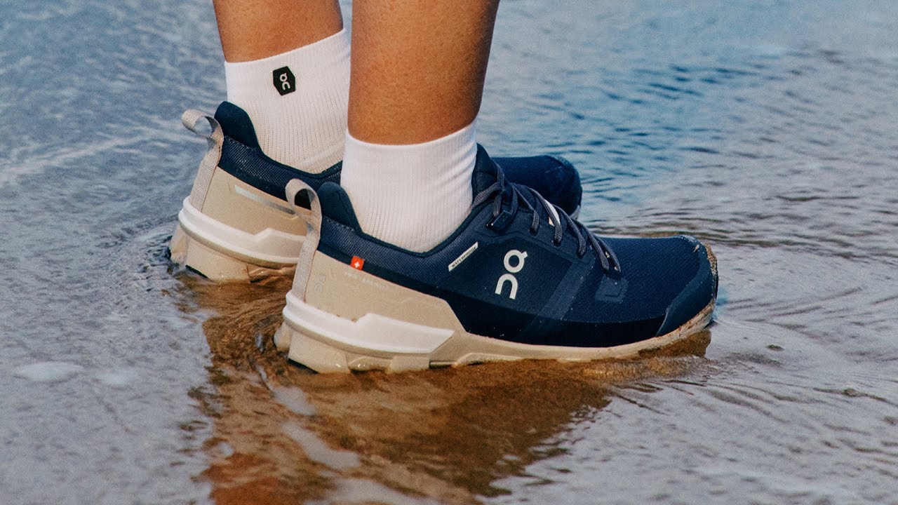 Dámské trekové boty ON Cloudwander Waterproof navy blue 7398572